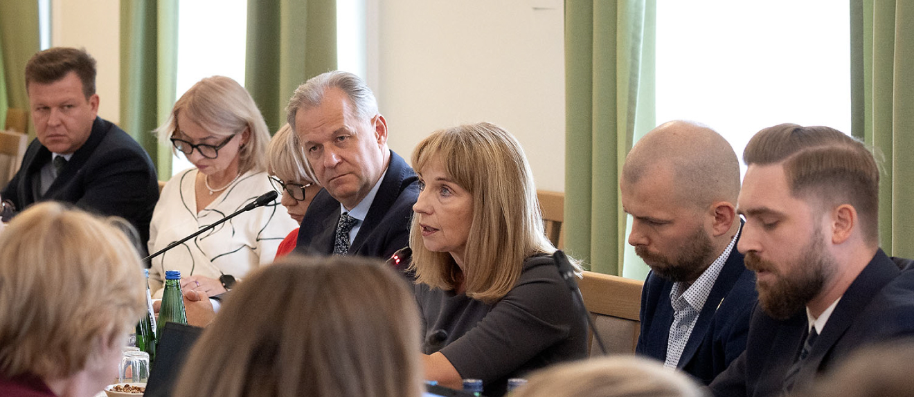 Dialog ponad różnicami i wspólne postulaty. Minister zdrowia spotkała się z przedstawicielami samorządów medycznych