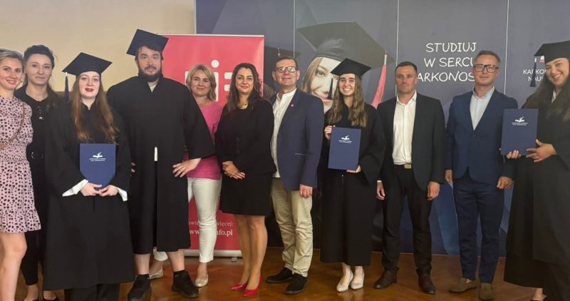 Duma, emocje i birety w górze!  – Dyplomatorium KANS 2025