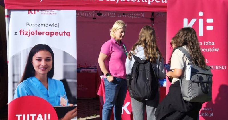 Miasteczko Zawodów w Olsztynie – fizjoterapeuci wśród prezentowanych profesji.