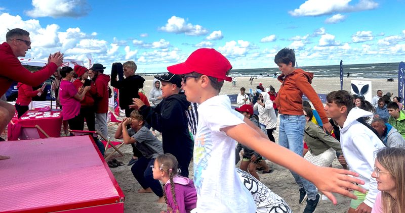 Miasteczko Radia ZET i KIF w Łebie – profilaktyka zdrowotna i pozytywna energia na plaży